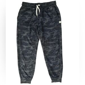 Vuori Women’s Camo Track Pants in Black and Gray